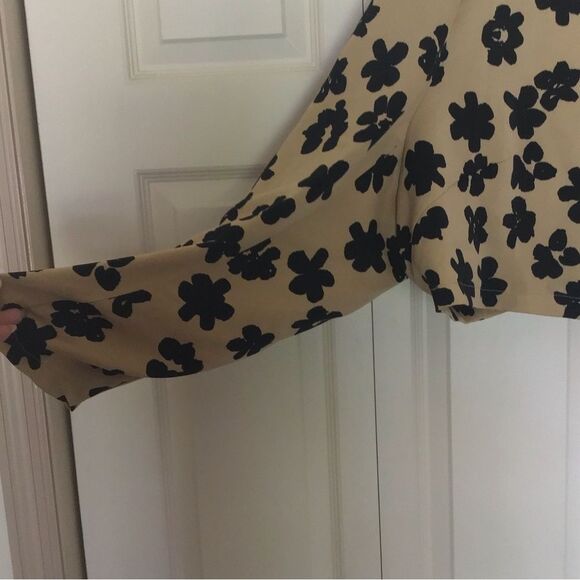 Rebdolls Floral Beige and Black Cardigan - Picture 2 of 6